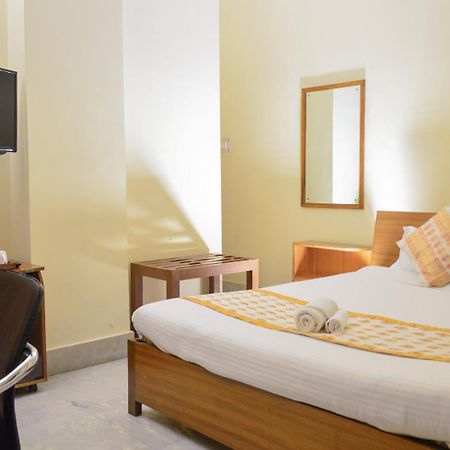 River Breeze Home A Comfort Stay Гувахати Екстериор снимка