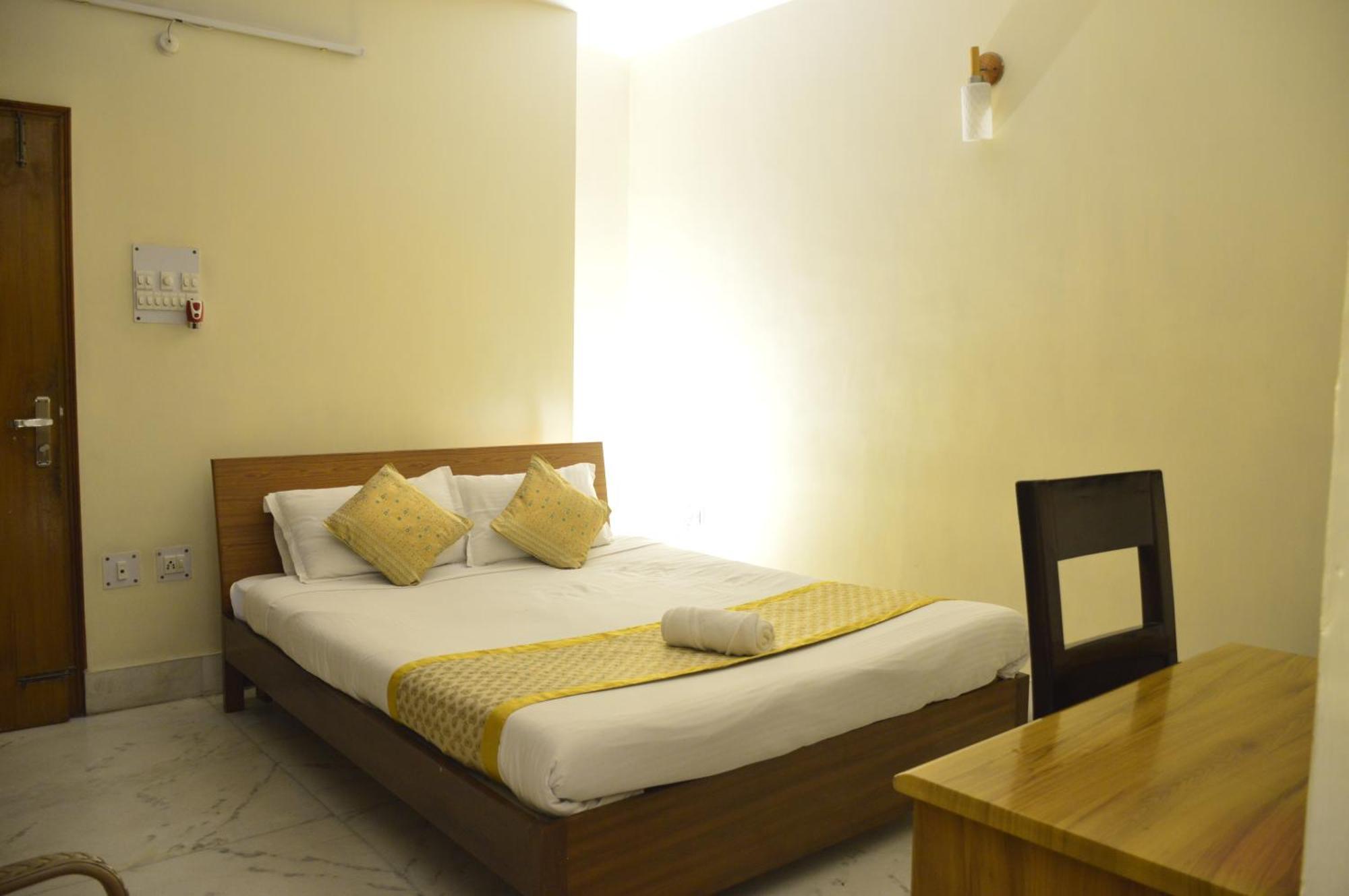 River Breeze Home A Comfort Stay Гувахати Екстериор снимка