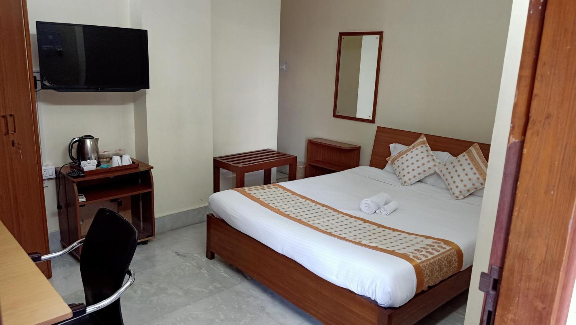 River Breeze Home A Comfort Stay Гувахати Екстериор снимка