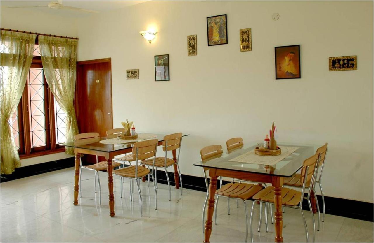 River Breeze Home A Comfort Stay Гувахати Екстериор снимка